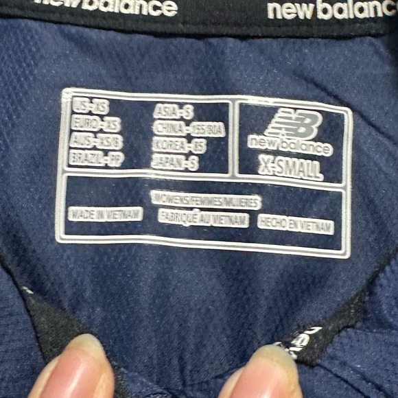 New Balance Women's Navy and White Jacket new without tags - Picture 8 of 10